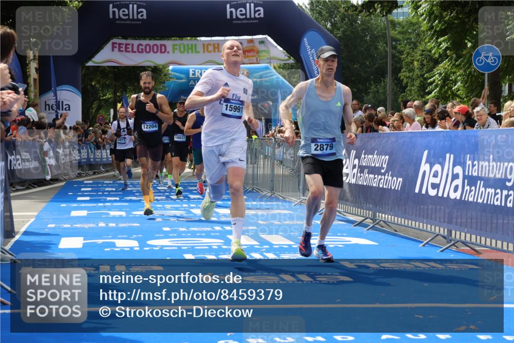 29.06.2025 - hella hamburg halbmarathon Strokosch-Dieckow http://msf.ph/oto/8459379 29.06.2025 10:34:49 Ziel 1217, 1562, 2879, 4477, 5048, 6704, 7466, 8864, 12204, 12369, 12751, 14388, 14549, 14629, 14952, 15991, 16140, 16712, 17643, 18183, 18220, 18237, 18419, 18837 meine-sportfotos.de