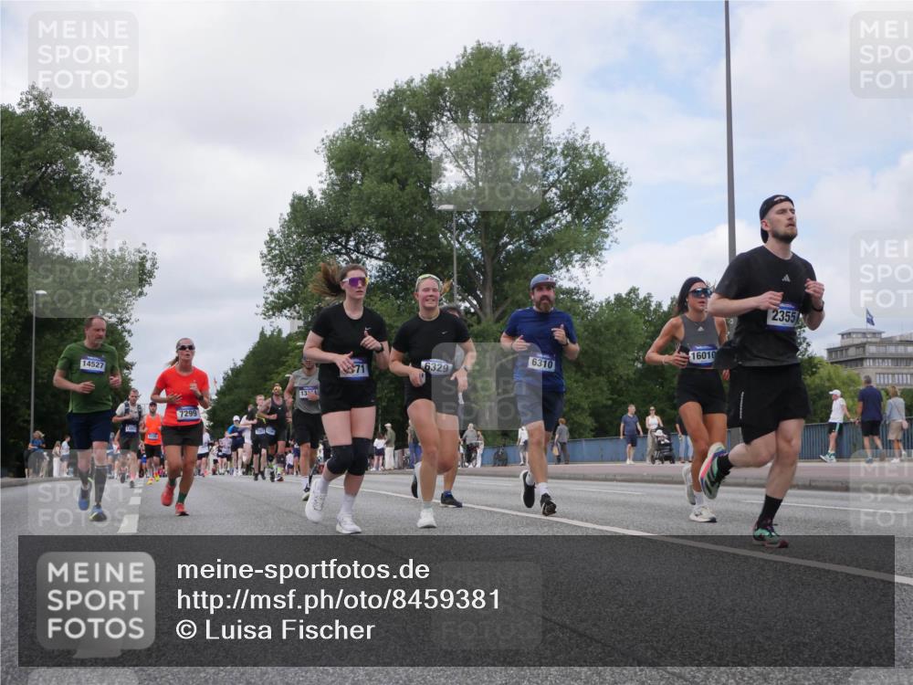 29.06.2025 - hella hamburg halbmarathon Luisa Fischer http://msf.ph/oto/8459381 29.06.2025 10:37:56 Kennedybrücke 14527, 13957, 7299, 131, 6310, 6329, 71, 16010, 2355, 2355, 2751, 3130, 5453, 6171, 6310, 6329, 7299 meine-sportfotos.de