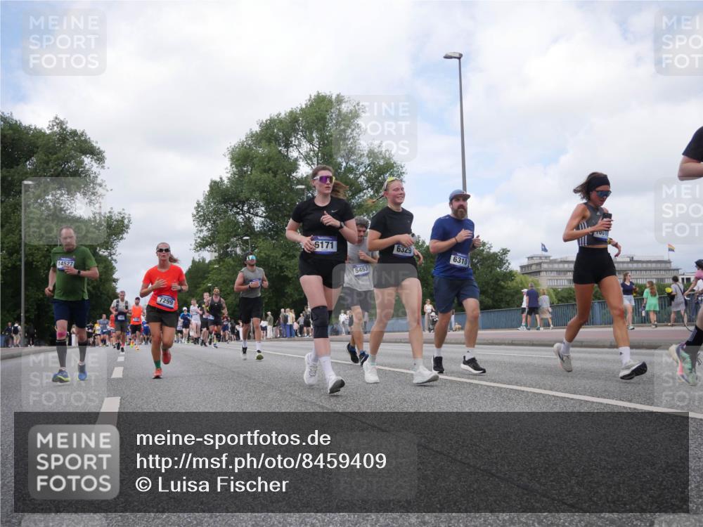 29.06.2025 - hella hamburg halbmarathon Luisa Fischer http://msf.ph/oto/8459409 29.06.2025 10:37:57 Kennedybrücke 14527, 7299, 6171, 5453, 6329, 6310, 2355, 2751, 3130, 5453, 6171, 6310, 6329, 7299 meine-sportfotos.de