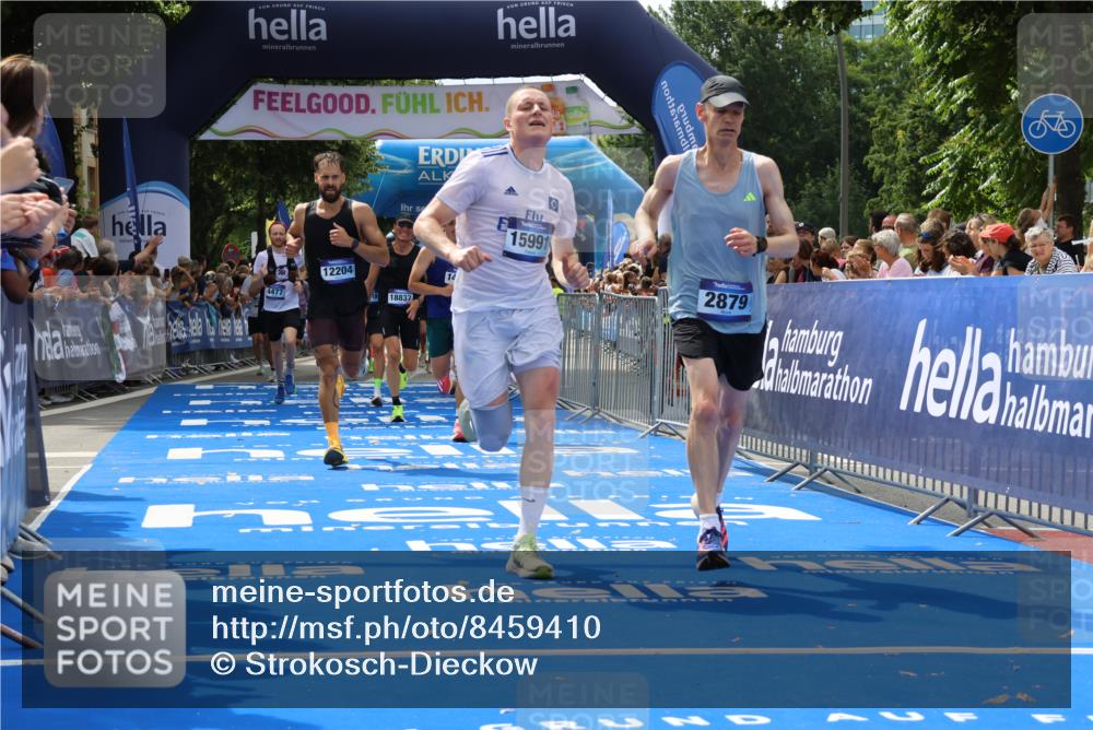 29.06.2025 - hella hamburg halbmarathon Strokosch-Dieckow http://msf.ph/oto/8459410 29.06.2025 10:34:49 Ziel 1217, 1562, 2879, 4477, 5048, 6704, 7466, 8864, 12204, 12369, 12751, 14388, 14549, 14629, 14952, 15991, 16140, 16712, 17643, 18183, 18220, 18237, 18419, 18837 meine-sportfotos.de