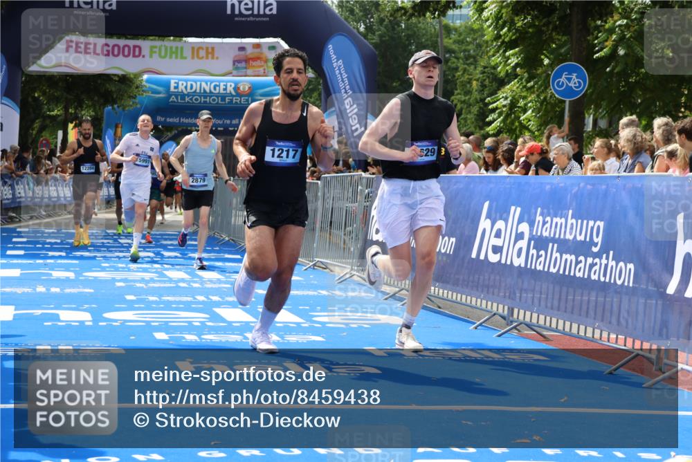 29.06.2025 - hella hamburg halbmarathon Strokosch-Dieckow http://msf.ph/oto/8459438 29.06.2025 10:34:47 Ziel 1217, 1562, 2879, 4477, 5048, 5152, 5554, 6704, 7466, 8395, 12204, 12369, 12751, 14289, 14388, 14549, 14603, 14629, 14952, 15991, 16712, 17014, 18183, 18237, 18419, 18837 meine-sportfotos.de