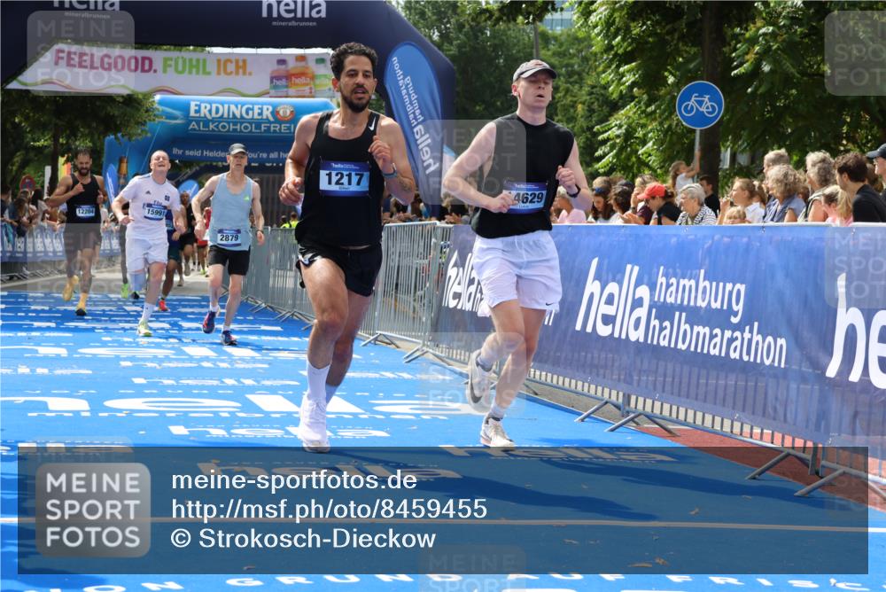 29.06.2025 - hella hamburg halbmarathon Strokosch-Dieckow http://msf.ph/oto/8459455 29.06.2025 10:34:47 Ziel 1217, 1562, 2879, 4477, 5048, 5152, 5554, 6704, 7466, 8395, 12204, 12369, 12751, 14289, 14388, 14549, 14603, 14629, 14952, 15991, 16712, 17014, 18183, 18237, 18419, 18837 meine-sportfotos.de