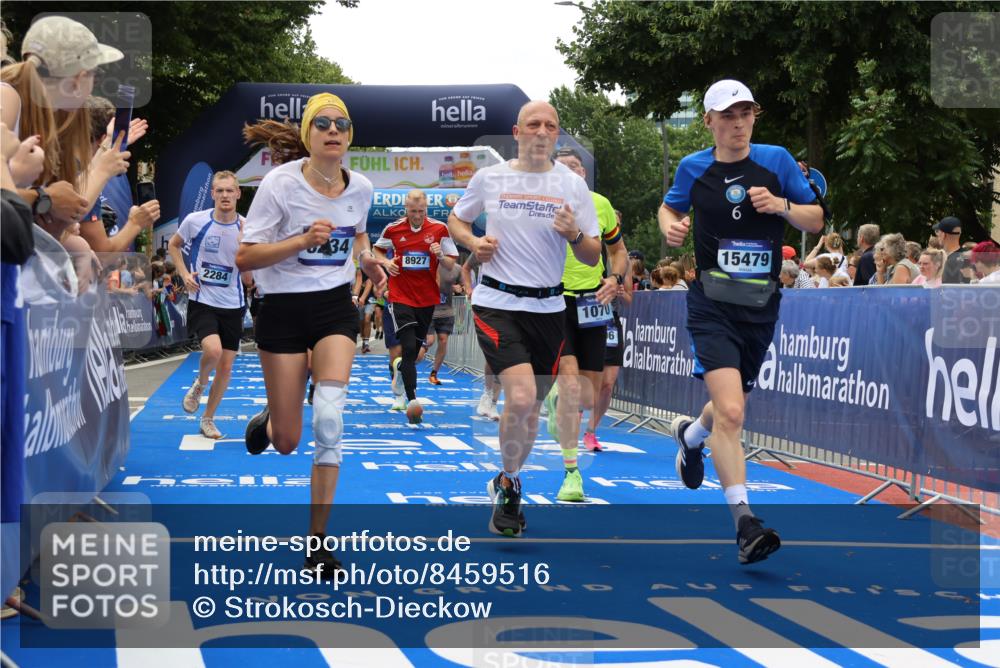 29.06.2025 - hella hamburg halbmarathon Strokosch-Dieckow http://msf.ph/oto/8459516 29.06.2025 10:47:33 Ziel 1012, 1070, 1320, 1592, 1696, 2284, 2708, 2839, 2869, 2953, 3304, 5532, 5889, 6009, 7962, 8023, 8234, 8852, 8927, 9305, 10969, 10988, 11021, 12870, 13223, 13303, 13948, 14618, 14619, 15451, 15479, 15923, 16205, 17846, 17905, 18104, 18758, 18970, 19181 meine-sportfotos.de