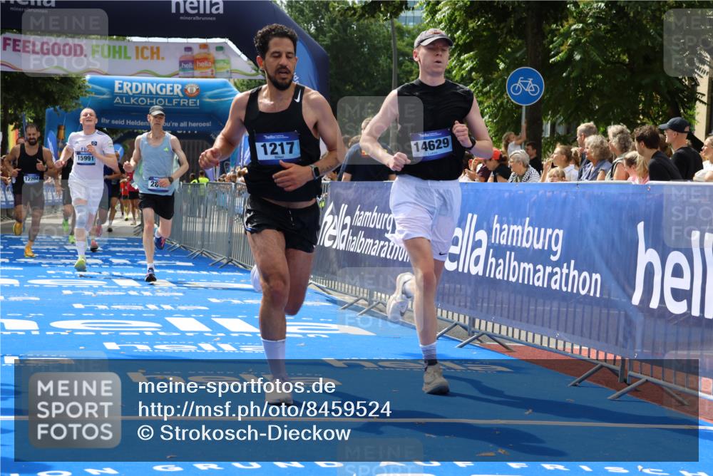 29.06.2025 - hella hamburg halbmarathon Strokosch-Dieckow http://msf.ph/oto/8459524 29.06.2025 10:34:48 Ziel 1217, 1562, 2879, 4477, 5048, 5152, 5554, 6704, 7466, 8864, 12204, 12369, 12751, 14388, 14549, 14603, 14629, 14952, 15991, 16140, 16712, 17014, 17643, 18183, 18220, 18237, 18419, 18837 meine-sportfotos.de