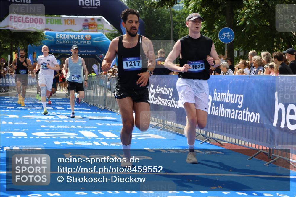 29.06.2025 - hella hamburg halbmarathon Strokosch-Dieckow http://msf.ph/oto/8459552 29.06.2025 10:34:48 Ziel 1217, 1562, 2879, 4477, 5048, 5152, 5554, 6704, 7466, 8864, 12204, 12369, 12751, 14388, 14549, 14603, 14629, 14952, 15991, 16140, 16712, 17014, 17643, 18183, 18220, 18237, 18419, 18837 meine-sportfotos.de
