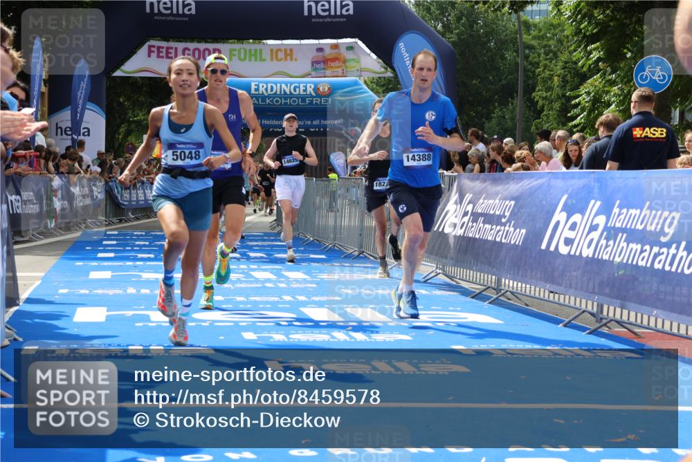 29.06.2025 - hella hamburg halbmarathon Strokosch-Dieckow http://msf.ph/oto/8459578 29.06.2025 10:34:45 Ziel 1217, 1562, 2879, 5048, 5152, 5554, 6169, 6878, 7466, 8395, 12204, 12369, 14289, 14388, 14549, 14603, 14629, 14952, 15991, 17014, 18237, 18419, 18837 meine-sportfotos.de