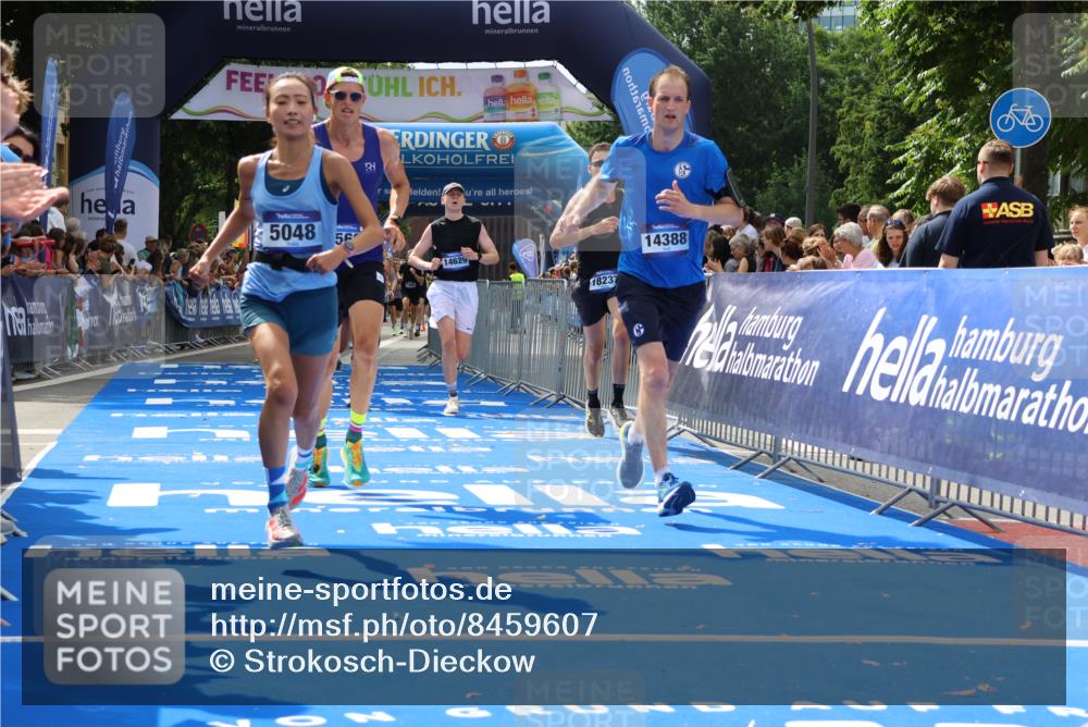 29.06.2025 - hella hamburg halbmarathon Strokosch-Dieckow http://msf.ph/oto/8459607 29.06.2025 10:34:45 Ziel 1217, 1562, 2879, 5048, 5152, 5554, 6169, 6878, 7466, 8395, 12204, 12369, 14289, 14388, 14549, 14603, 14629, 14952, 15991, 17014, 18237, 18419, 18837 meine-sportfotos.de