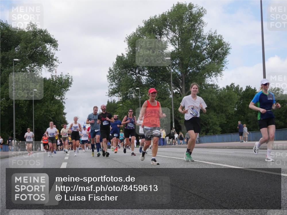 29.06.2025 - hella hamburg halbmarathon Luisa Fischer http://msf.ph/oto/8459613 29.06.2025 10:38:07 Kennedybrücke 657, 924, 15488, 15310, 2482, 12236, 1497, 2482, 3130, 3409, 4884, 6335, 6571, 7020, 8369, 9164, 9248, 10464, 10606 meine-sportfotos.de