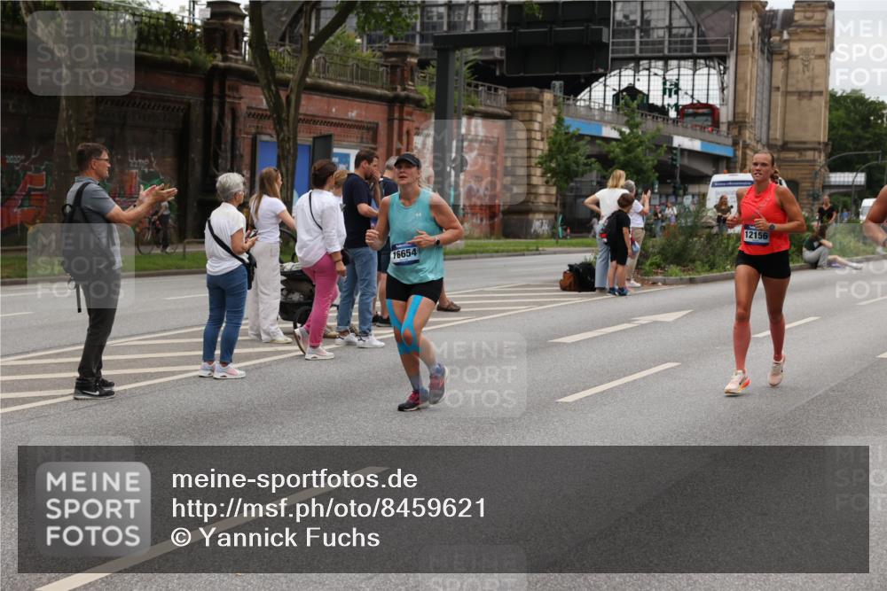 29.06.2025 - hella hamburg halbmarathon Yannick Fuchs http://msf.ph/oto/8459621 29.06.2025 10:56:35 20KM 1114, 1194, 1212, 1264, 1377, 1432, 1568, 1573, 1674, 1726, 1851, 3001, 3740, 4511, 6311, 6602, 6752, 7869, 8045, 8624, 8730, 10214, 10519, 11180, 12008, 12156, 12286, 13498, 14348, 14368, 16654, 16688, 17096, 17136, 17142, 18382, 18530, 19023 meine-sportfotos.de