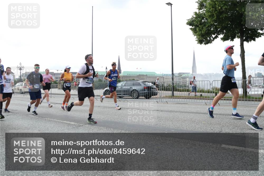 29.06.2025 - hella hamburg halbmarathon Lena Gebhardt http://msf.ph/oto/8459642 29.06.2025 10:31:47 Lombardsbrücke 9478, 10421, 6160, 18629, 104, 1235, 1311, 1373, 1844, 1879, 2384, 2672, 2831, 2832, 3221, 3239, 3358, 3396, 3397, 3424, 3571, 3681, 3751, 3752, 4877, 4953, 5156, 5165, 5601, 5846, 5965, 6078, 6160, 6546, 6573, 6640, 6718, 6727, 7295, 7334, 7344, 7695, 7772, 7789, 7816, 7898, 8304, 8538, 8620, 8806, 9078, 9104, 9183, 9478, 9812, 9883, 10240, 10586, 11587, 13724, 15725, 16978, 17404, 17517, 17706 meine-sportfotos.de