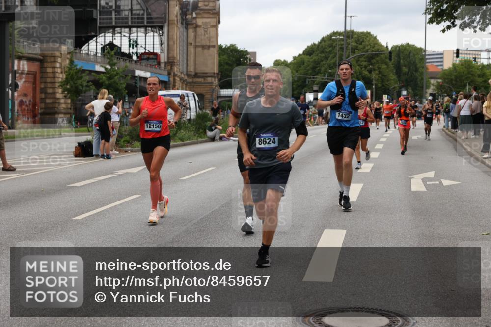 29.06.2025 - hella hamburg halbmarathon Yannick Fuchs http://msf.ph/oto/8459657 29.06.2025 10:56:35 20KM 1114, 1194, 1212, 1264, 1377, 1432, 1568, 1573, 1674, 1726, 1851, 3001, 3740, 4511, 6311, 6602, 6752, 7869, 8045, 8624, 8730, 10214, 10519, 11180, 12008, 12156, 12286, 13498, 14348, 14368, 16654, 16688, 17096, 17136, 17142, 18382, 18530, 19023 meine-sportfotos.de