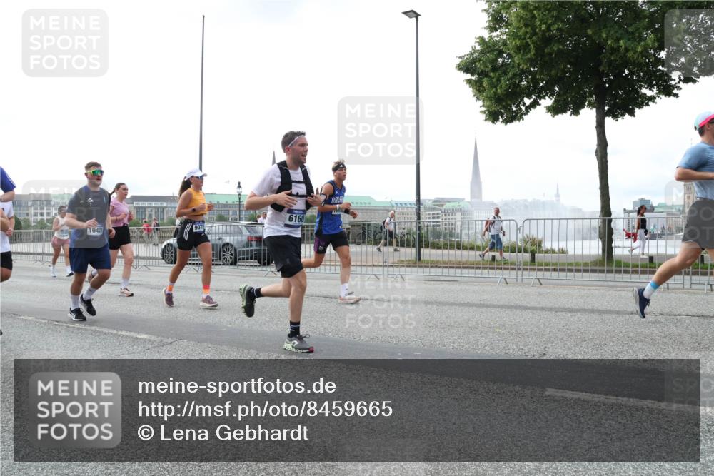 29.06.2025 - hella hamburg halbmarathon Lena Gebhardt http://msf.ph/oto/8459665 29.06.2025 10:31:48 Lombardsbrücke 10421, 9078, 6160, 1235, 1311, 1373, 1844, 1879, 2384, 2672, 2831, 2832, 3221, 3239, 3358, 3396, 3397, 3424, 3571, 3681, 3751, 3752, 4877, 4953, 5156, 5165, 5601, 5846, 5965, 6078, 6160, 6546, 6573, 6640, 6718, 6727, 7295, 7334, 7344, 7695, 7772, 7789, 7816, 7898, 8304, 8538, 8620, 8806, 9078, 9104, 9183, 9478, 9812, 9883, 10240, 10586, 11587, 13724, 15725, 16978, 17404, 17517, 17706 meine-sportfotos.de