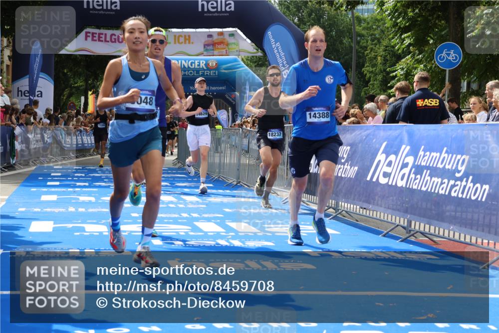 29.06.2025 - hella hamburg halbmarathon Strokosch-Dieckow http://msf.ph/oto/8459708 29.06.2025 10:34:45 Ziel 1217, 1562, 2879, 5048, 5152, 5554, 6169, 6878, 7466, 8395, 12204, 12369, 14289, 14388, 14549, 14603, 14629, 14952, 15991, 17014, 18237, 18419, 18837 meine-sportfotos.de