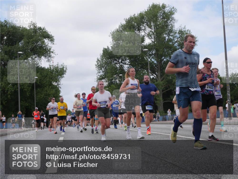 29.06.2025 - hella hamburg halbmarathon Luisa Fischer http://msf.ph/oto/8459731 29.06.2025 10:38:11 Kennedybrücke 6571, 3248, 226, 15310, 2482, 1882, 1417, 1497, 2265, 2482, 3409, 4884, 6335, 6571, 6803, 6859, 7020, 8369, 9164, 9248, 10335, 10464, 10606 meine-sportfotos.de
