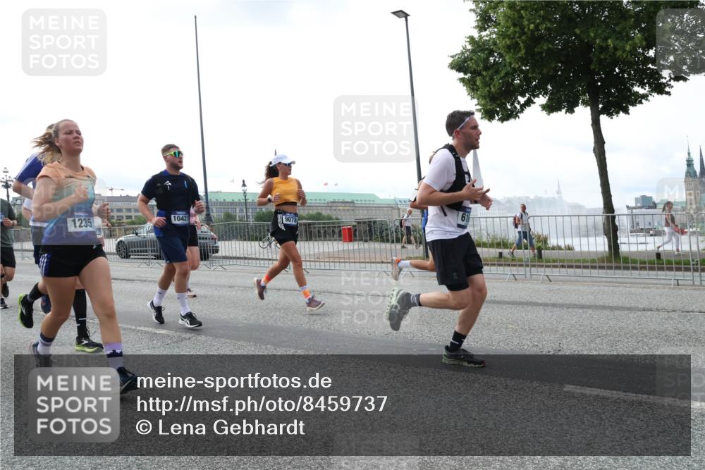 29.06.2025 - hella hamburg halbmarathon Lena Gebhardt http://msf.ph/oto/8459737 29.06.2025 10:31:48 Lombardsbrücke 1235, 61, 9078, 10421, 1235, 1311, 1373, 1844, 1879, 2384, 2672, 2831, 2832, 3221, 3239, 3358, 3396, 3397, 3424, 3571, 3681, 3751, 3752, 4877, 4953, 5156, 5165, 5601, 5846, 5965, 6078, 6160, 6546, 6573, 6640, 6718, 6727, 7295, 7334, 7344, 7695, 7772, 7789, 7816, 7898, 8304, 8538, 8620, 8806, 9078, 9104, 9183, 9478, 9812, 9883, 10240, 10586, 11587, 13724, 15725, 16978, 17404, 17517, 17706 meine-sportfotos.de