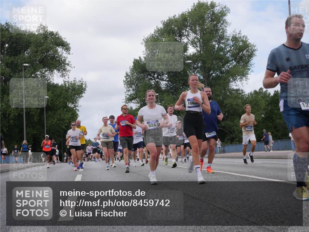 29.06.2025 - hella hamburg halbmarathon Luisa Fischer http://msf.ph/oto/8459742 29.06.2025 10:38:11 Kennedybrücke 16471, 6571, 15380, 167, 12555, 924, 13623, 1060, 3409, 15310, 16487, 12, 1417, 1497, 2265, 2482, 3409, 4884, 6335, 6571, 6803, 6859, 7020, 8369, 9164, 9248, 10335, 10464, 10606 meine-sportfotos.de