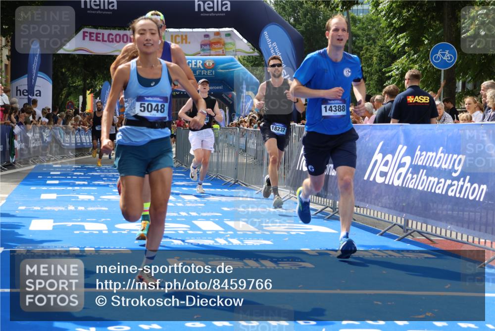 29.06.2025 - hella hamburg halbmarathon Strokosch-Dieckow http://msf.ph/oto/8459766 29.06.2025 10:34:45 Ziel 1217, 1562, 2879, 5048, 5152, 5554, 6169, 6878, 7466, 8395, 12204, 12369, 14289, 14388, 14549, 14603, 14629, 14952, 15991, 17014, 18237, 18419, 18837 meine-sportfotos.de