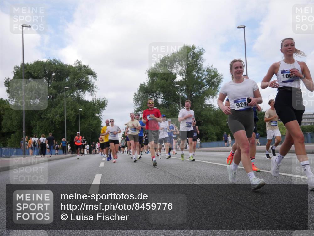 29.06.2025 - hella hamburg halbmarathon Luisa Fischer http://msf.ph/oto/8459776 29.06.2025 10:38:13 Kennedybrücke 657, 13623, 924, 16487, 10, 1417, 1497, 2265, 2482, 3409, 5027, 5793, 6335, 6571, 6746, 6803, 6859, 7020, 9164, 9248, 10335, 10464, 10606 meine-sportfotos.de