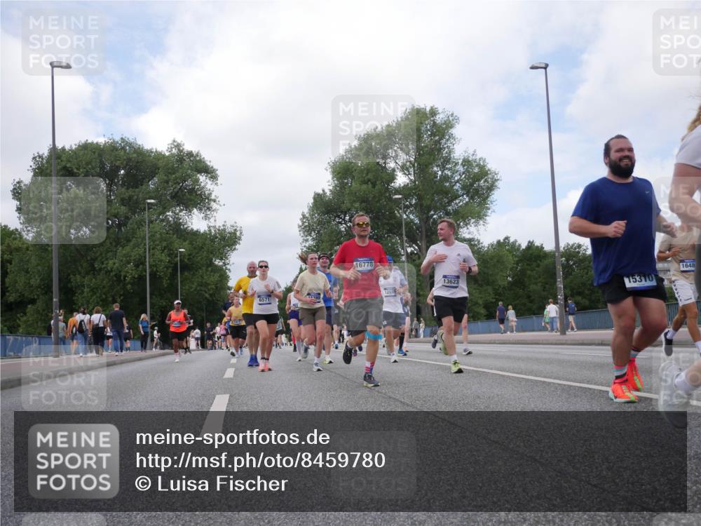 29.06.2025 - hella hamburg halbmarathon Luisa Fischer http://msf.ph/oto/8459780 29.06.2025 10:38:13 Kennedybrücke 1417, 6571, 16778, 12559, 13623, 15310, 1648, 1417, 1497, 2265, 2482, 3409, 5027, 5793, 6335, 6571, 6746, 6803, 6859, 7020, 9164, 9248, 10335, 10464, 10606 meine-sportfotos.de