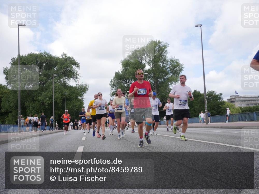 29.06.2025 - hella hamburg halbmarathon Luisa Fischer http://msf.ph/oto/8459789 29.06.2025 10:38:13 Kennedybrücke 6571, 15380, 16778, 12555, 176, 12062, 13623, 1417, 1497, 2265, 2482, 3409, 5027, 5793, 6335, 6571, 6746, 6803, 6859, 7020, 9164, 9248, 10335, 10464, 10606 meine-sportfotos.de