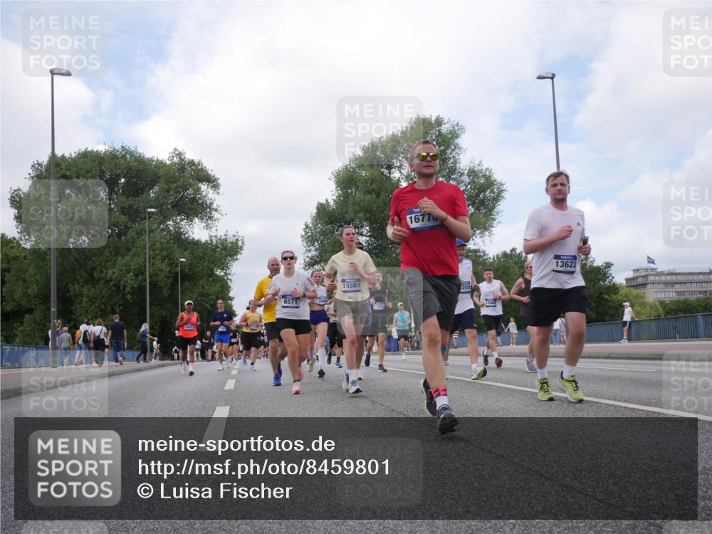 29.06.2025 - hella hamburg halbmarathon Luisa Fischer http://msf.ph/oto/8459801 29.06.2025 10:38:14 Kennedybrücke 16471, 6571, 10464, 15380, 1677, 17690, 25551, 12062, 13623, 1417, 1497, 1849, 2265, 2482, 3409, 5027, 5793, 6335, 6571, 6746, 6803, 6859, 7020, 7733, 9164, 9248, 10335, 10464, 10606 meine-sportfotos.de