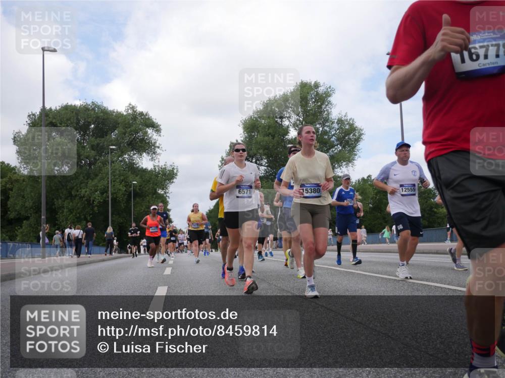 29.06.2025 - hella hamburg halbmarathon Luisa Fischer http://msf.ph/oto/8459814 29.06.2025 10:38:15 Kennedybrücke 1417, 6571, 5380, 12555, 16778, 1417, 1497, 1821, 1849, 2265, 2482, 3409, 5027, 5793, 6335, 6571, 6746, 6803, 6859, 7020, 7733, 9248, 9342, 10335, 10464, 10606 meine-sportfotos.de