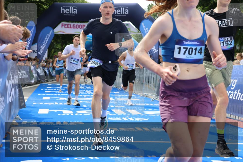 29.06.2025 - hella hamburg halbmarathon Strokosch-Dieckow http://msf.ph/oto/8459864 29.06.2025 10:34:42 Ziel 1217, 1562, 2879, 5048, 5152, 5554, 6169, 6878, 8395, 12369, 14289, 14388, 14549, 14603, 14629, 15887, 15991, 16148, 17014, 18026, 18237 meine-sportfotos.de