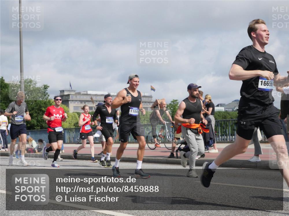 29.06.2025 - hella hamburg halbmarathon Luisa Fischer http://msf.ph/oto/8459888 29.06.2025 09:53:45 Kennedybrücke 16761, 10415, 1827, 9833, 11049, 16656, 1136, 1256, 1912, 1962, 3700, 3947, 4854, 4865, 5275, 6593, 6901, 7378, 7693, 9262, 9371, 9755, 9833, 9885, 10193, 10415, 10469 meine-sportfotos.de