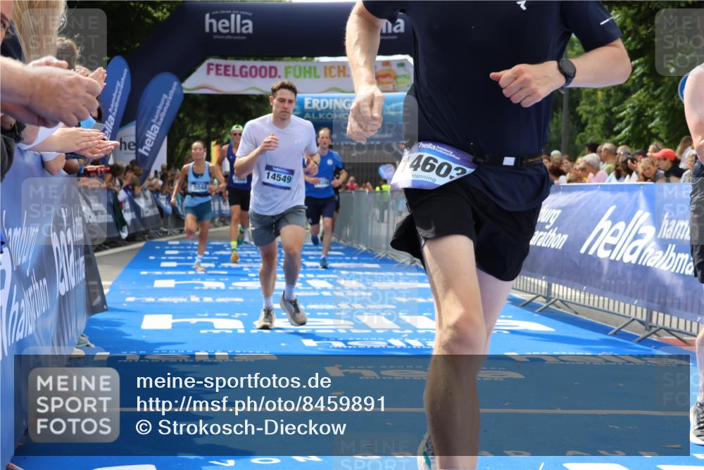 29.06.2025 - hella hamburg halbmarathon Strokosch-Dieckow http://msf.ph/oto/8459891 29.06.2025 10:34:43 Ziel 1217, 1562, 2879, 5048, 5152, 5554, 6169, 6878, 7466, 8395, 12204, 12369, 14289, 14388, 14549, 14603, 14629, 14952, 15887, 15991, 17014, 18026, 18237, 18419 meine-sportfotos.de