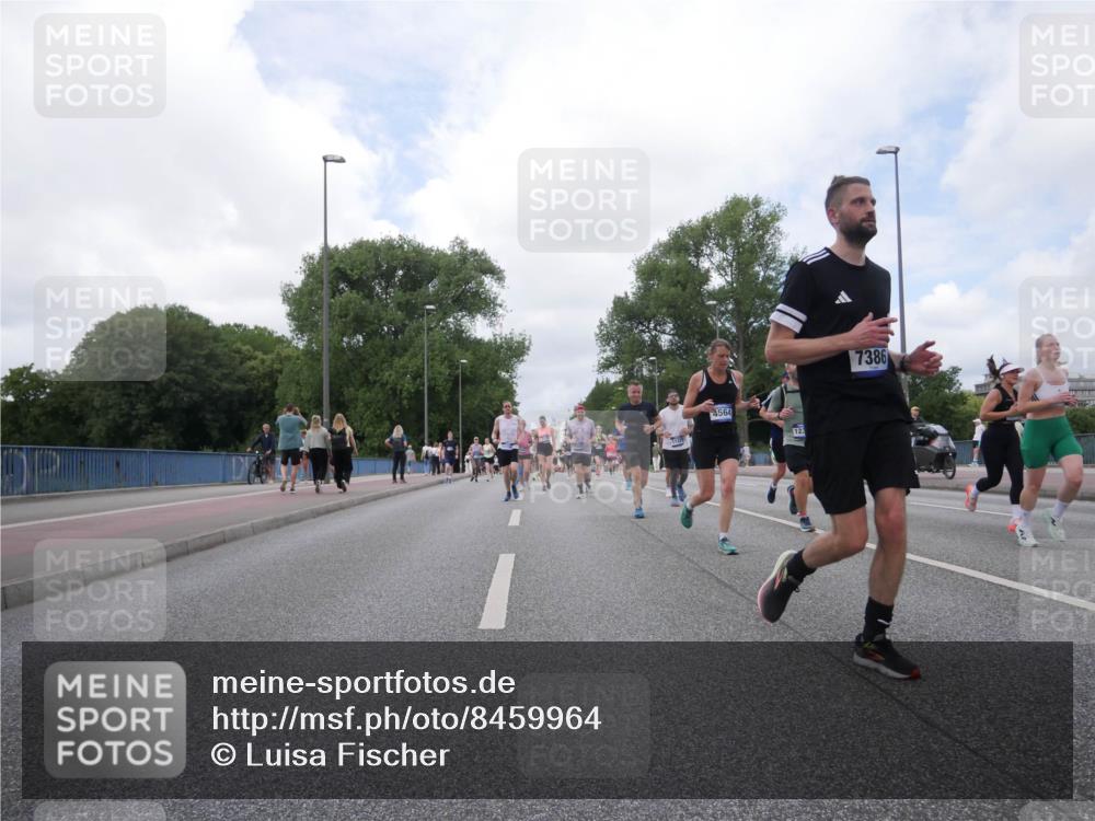 29.06.2025 - hella hamburg halbmarathon Luisa Fischer http://msf.ph/oto/8459964 29.06.2025 10:38:27 Kennedybrücke 4564, 123, 7386, 1821, 1849, 2198, 3170, 3958, 4333, 4564, 4696, 6365, 6379, 6397, 7386, 7733, 8249, 9342, 10358, 10393 meine-sportfotos.de