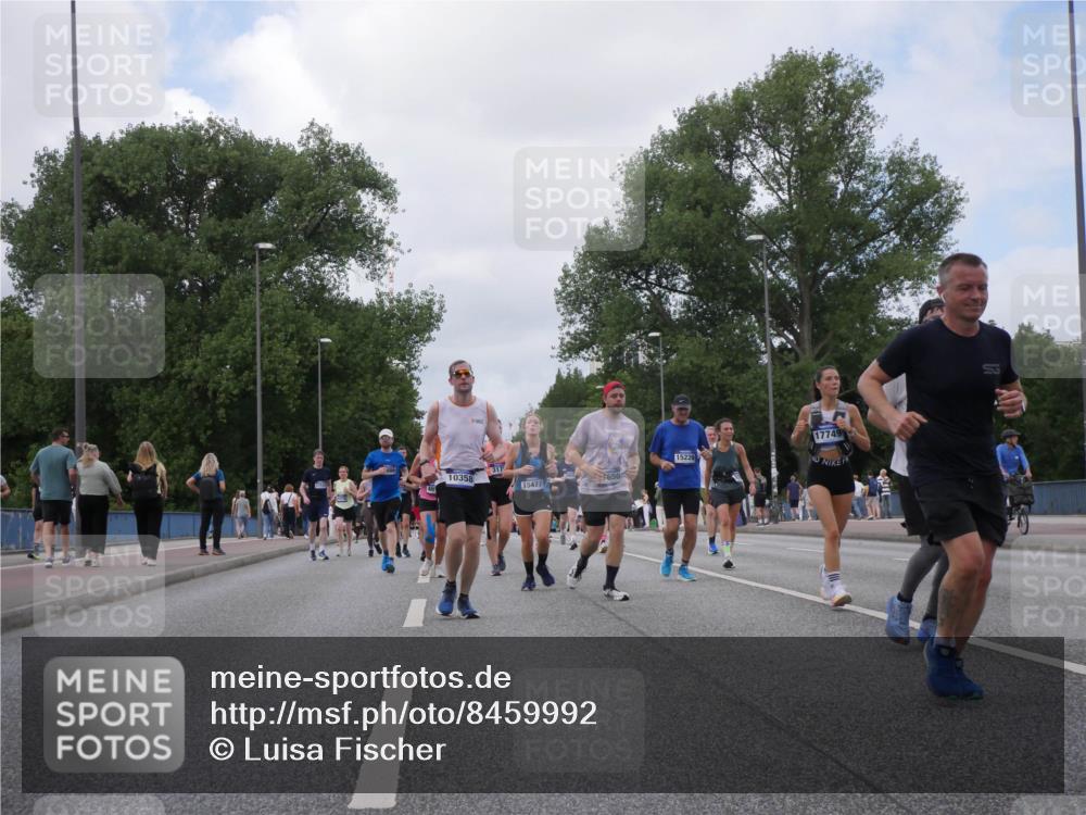 29.06.2025 - hella hamburg halbmarathon Luisa Fischer http://msf.ph/oto/8459992 29.06.2025 10:38:29 Kennedybrücke 10358, 317, 15226, 15477, 650, 17749, 2198, 3170, 3958, 4333, 4564, 4696, 6365, 6379, 6397, 7386, 8249, 8296, 9803, 10358, 10393 meine-sportfotos.de