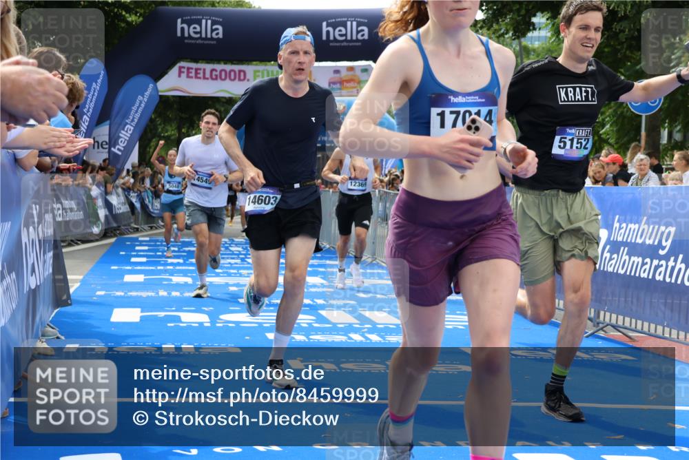 29.06.2025 - hella hamburg halbmarathon Strokosch-Dieckow http://msf.ph/oto/8459999 29.06.2025 10:34:42 Ziel 1217, 1562, 2879, 5048, 5152, 5554, 6169, 6878, 8395, 12369, 14289, 14388, 14549, 14603, 14629, 15887, 15991, 16148, 17014, 18026, 18237 meine-sportfotos.de