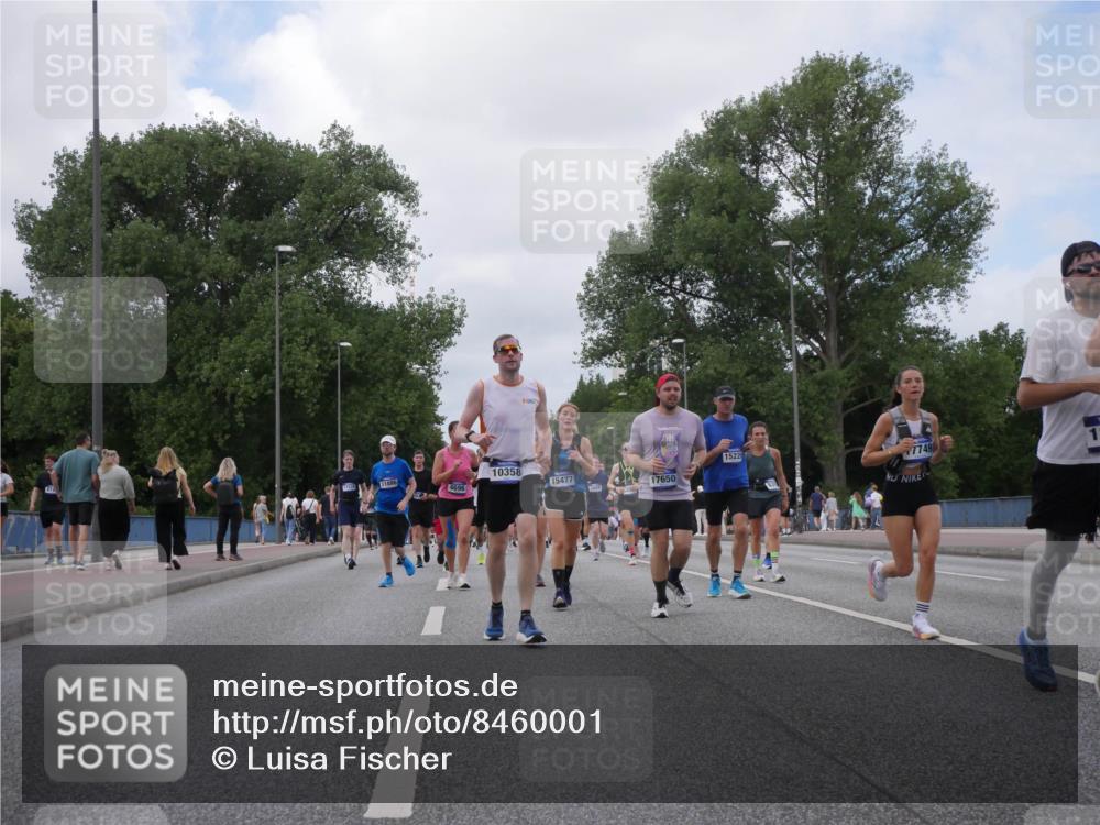 29.06.2025 - hella hamburg halbmarathon Luisa Fischer http://msf.ph/oto/8460001 29.06.2025 10:38:30 Kennedybrücke 11886, 4696, 10358, 15477, 17650, 1522, 7749, 11, 2198, 3170, 3958, 4333, 4564, 4696, 4703, 6365, 6379, 6397, 7386, 8249, 8296, 9803, 10358 meine-sportfotos.de