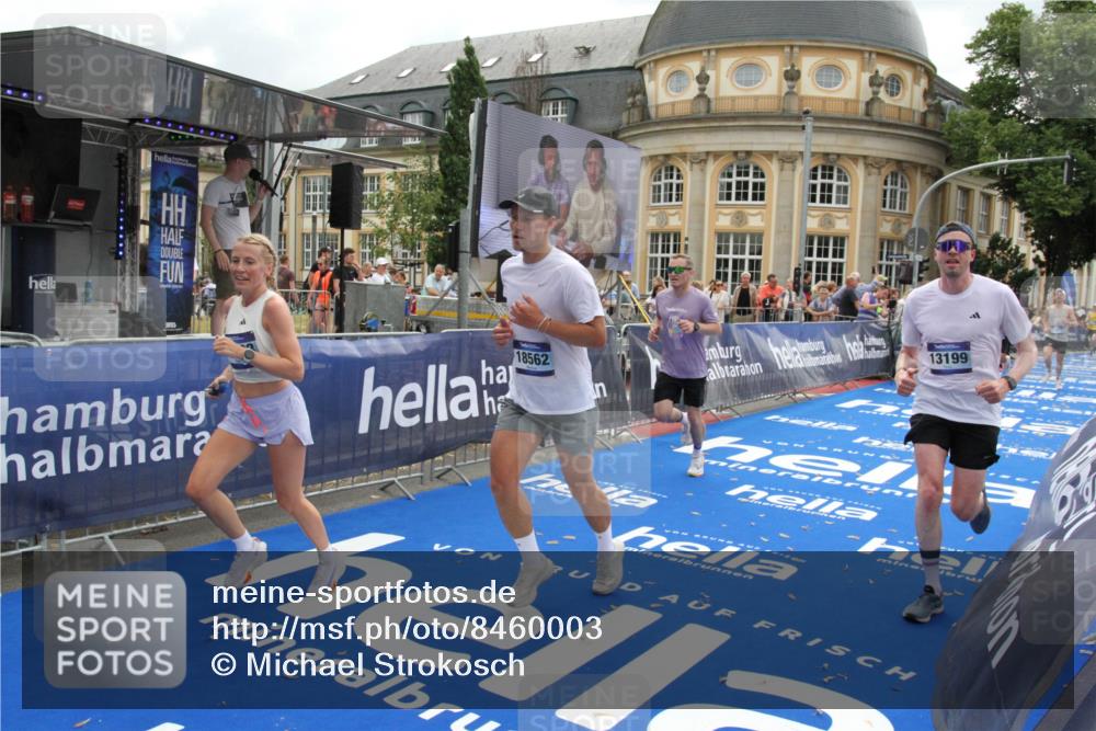29.06.2025 - hella hamburg halbmarathon Michael Strokosch http://msf.ph/oto/8460003 29.06.2025 10:32:37 Ziel 1707, 11877, 13199, 14293, 14908, 16619, 18135, 18562, 18563 meine-sportfotos.de
