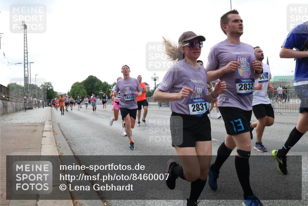 29.06.2025 - hella hamburg halbmarathon Lena Gebhardt http://msf.ph/oto/8460007 29.06.2025 10:31:49 Lombardsbrücke 18433, 2832, 9478, 2831, 13, 1235, 1311, 1373, 1844, 1879, 2384, 2672, 2831, 2832, 3221, 3239, 3358, 3396, 3397, 3424, 3571, 3681, 3751, 3752, 4877, 4953, 5156, 5165, 5601, 5846, 5965, 6078, 6160, 6546, 6573, 6640, 6718, 6727, 7295, 7334, 7344, 7570, 7695, 7772, 7789, 7816, 7898, 8304, 8538, 8620, 8806, 9078, 9104, 9183, 9478, 9812, 9883, 10240, 10586, 11587, 13724, 16978, 17404, 17517, 17706 meine-sportfotos.de