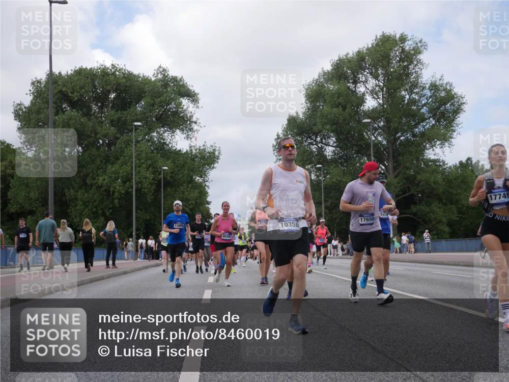 29.06.2025 - hella hamburg halbmarathon Luisa Fischer http://msf.ph/oto/8460019 29.06.2025 10:38:31 Kennedybrücke 5143, 17650, 11886, 30, 10358, 4696, 15226, 17749, 2198, 3170, 3958, 4333, 4564, 4696, 4703, 6365, 6379, 6397, 8249, 8296, 9803, 10358 meine-sportfotos.de