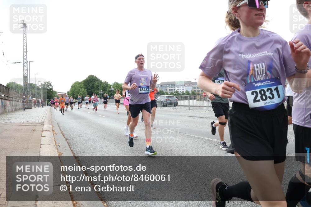 29.06.2025 - hella hamburg halbmarathon Lena Gebhardt http://msf.ph/oto/8460061 29.06.2025 10:31:49 Lombardsbrücke 18433, 1479, 2831, 1235, 1311, 1373, 1844, 1879, 2384, 2672, 2831, 2832, 3221, 3239, 3358, 3396, 3397, 3424, 3571, 3681, 3751, 3752, 4877, 4953, 5156, 5165, 5601, 5846, 5965, 6078, 6160, 6546, 6573, 6640, 6718, 6727, 7295, 7334, 7344, 7570, 7695, 7772, 7789, 7816, 7898, 8304, 8538, 8620, 8806, 9078, 9104, 9183, 9478, 9812, 9883, 10240, 10586, 11587, 13724, 16978, 17404, 17517, 17706 meine-sportfotos.de