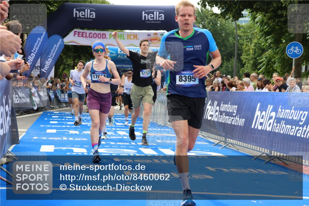 29.06.2025 - hella hamburg halbmarathon Strokosch-Dieckow http://msf.ph/oto/8460062 29.06.2025 10:34:40 Ziel 1217, 1562, 2879, 5048, 5152, 5554, 6169, 6878, 8395, 11661, 12369, 14289, 14388, 14549, 14603, 14629, 15887, 15991, 16148, 17014, 18026, 18237 meine-sportfotos.de