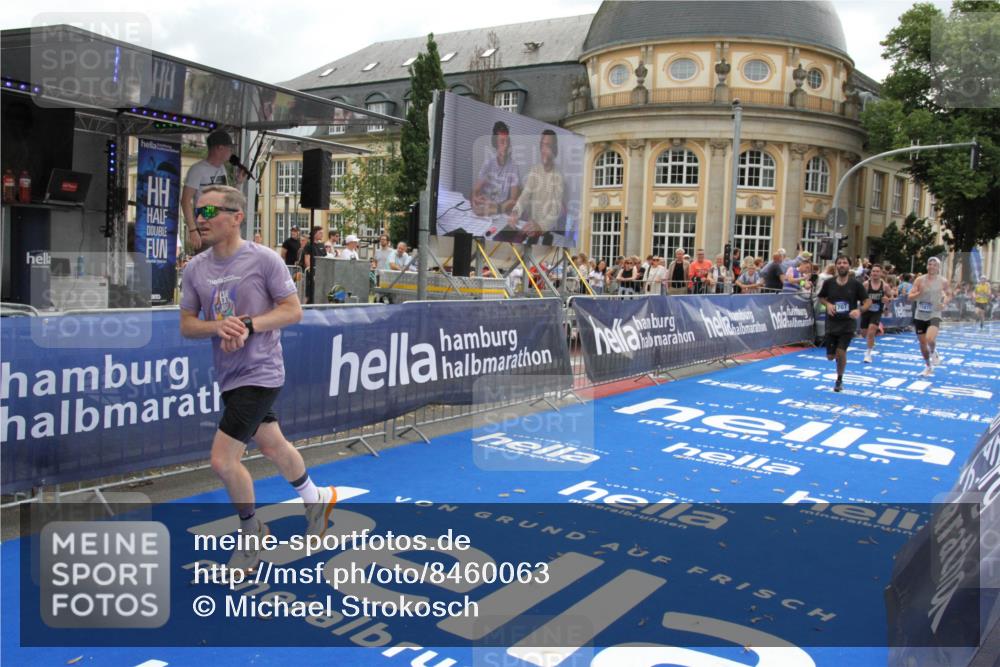 29.06.2025 - hella hamburg halbmarathon Michael Strokosch http://msf.ph/oto/8460063 29.06.2025 10:32:38 Ziel 1707, 1990, 11877, 13199, 14293, 14908, 16619, 18135, 18562, 18563 meine-sportfotos.de