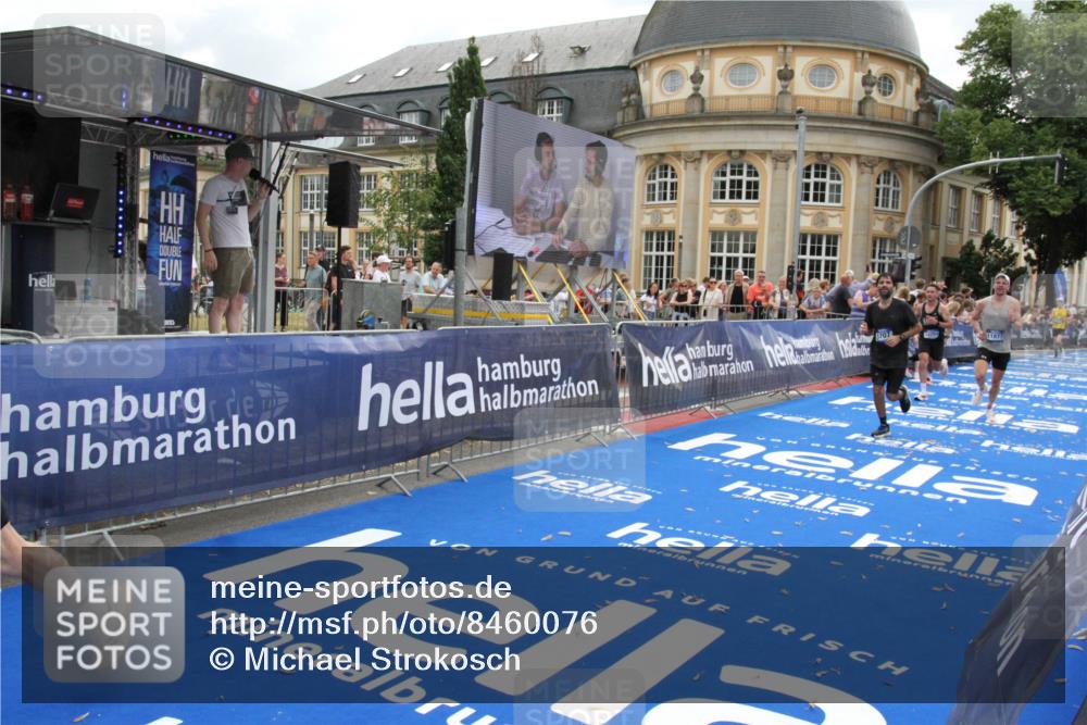 29.06.2025 - hella hamburg halbmarathon Michael Strokosch http://msf.ph/oto/8460076 29.06.2025 10:32:39 Ziel 1707, 1990, 11877, 13199, 14293, 14908, 16619, 18135, 18562, 18563 meine-sportfotos.de