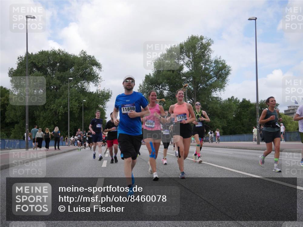 29.06.2025 - hella hamburg halbmarathon Luisa Fischer http://msf.ph/oto/8460078 29.06.2025 10:38:34 Kennedybrücke 11886, 4696, 12851, 3170, 18375, 2198, 2787, 3170, 3958, 4333, 4696, 4703, 6365, 6379, 6397, 6471, 8249, 8296, 9803, 10358, 10360 meine-sportfotos.de