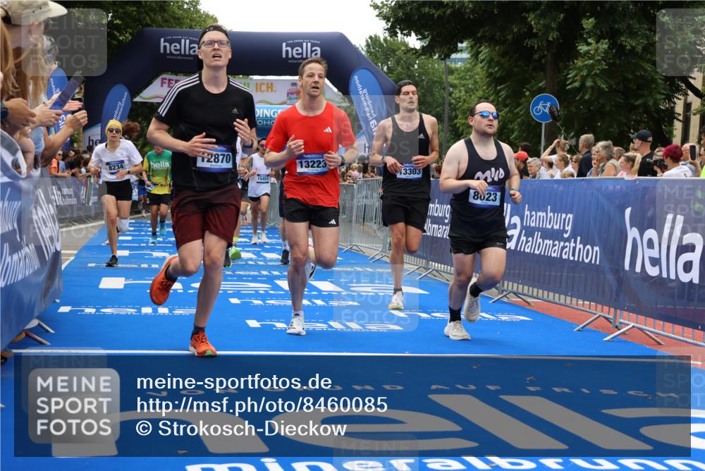 29.06.2025 - hella hamburg halbmarathon Strokosch-Dieckow http://msf.ph/oto/8460085 29.06.2025 10:47:31 Ziel 51, 1012, 1070, 1320, 1592, 1696, 2284, 2839, 2869, 2953, 3304, 5532, 5650, 5889, 6009, 8023, 8234, 8693, 8852, 8927, 9305, 10969, 11021, 12870, 13223, 13303, 14618, 14619, 15350, 15451, 15479, 15923, 16819, 17846, 17905, 18104, 18758, 18970, 18974, 19181 meine-sportfotos.de