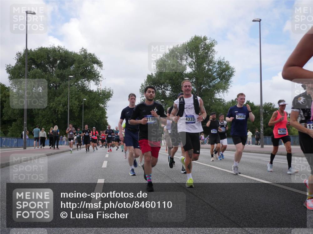 29.06.2025 - hella hamburg halbmarathon Luisa Fischer http://msf.ph/oto/8460110 29.06.2025 10:38:36 Kennedybrücke 2198, 4333, 4704, 3958, 6365, 12, 2198, 2787, 3170, 3958, 4333, 4696, 4703, 6029, 6365, 6397, 6471, 8249, 8296, 9803, 10360, 10652 meine-sportfotos.de
