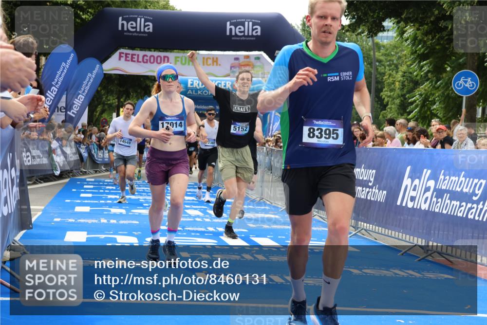 29.06.2025 - hella hamburg halbmarathon Strokosch-Dieckow http://msf.ph/oto/8460131 29.06.2025 10:34:40 Ziel 1217, 1562, 2879, 5048, 5152, 5554, 6169, 6878, 8395, 11661, 12369, 14289, 14388, 14549, 14603, 14629, 15887, 15991, 16148, 17014, 18026, 18237 meine-sportfotos.de
