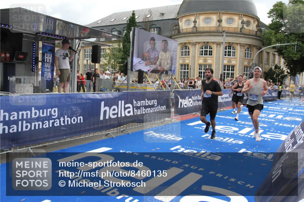 29.06.2025 - hella hamburg halbmarathon Michael Strokosch http://msf.ph/oto/8460135 29.06.2025 10:32:40 Ziel 1707, 1990, 11877, 13961, 14293, 14908, 16619, 18135 meine-sportfotos.de