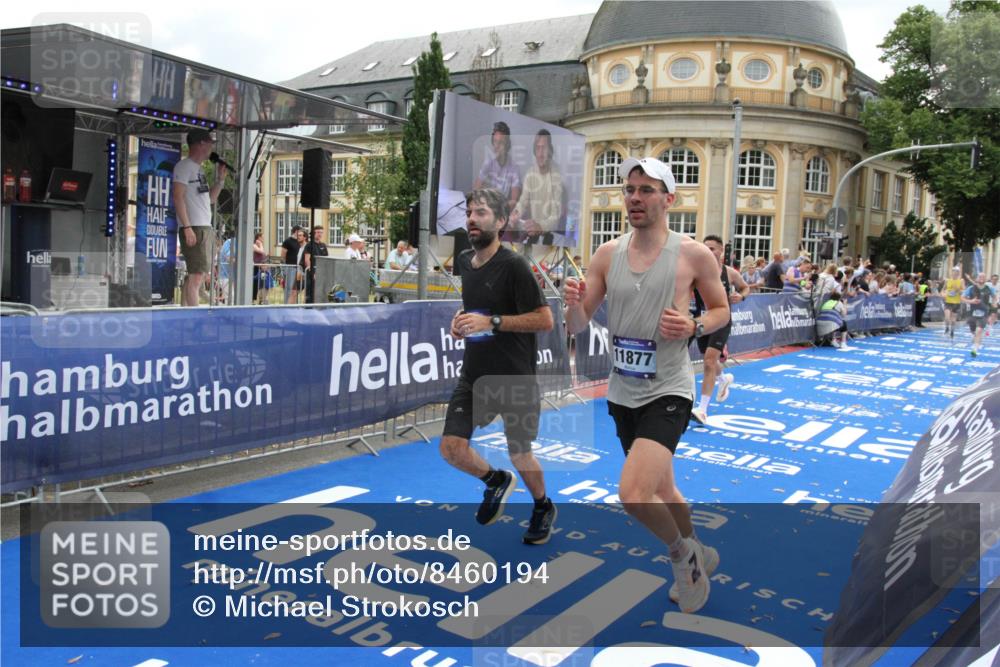 29.06.2025 - hella hamburg halbmarathon Michael Strokosch http://msf.ph/oto/8460194 29.06.2025 10:32:40 Ziel 1707, 1990, 11877, 13961, 14293, 14908, 16619, 18135 meine-sportfotos.de