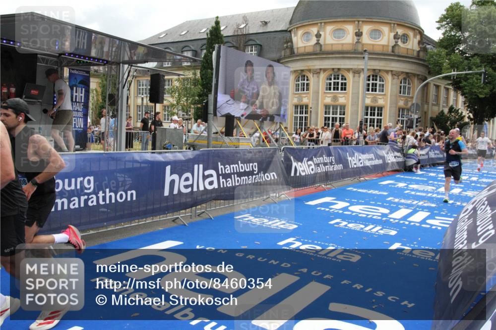 29.06.2025 - hella hamburg halbmarathon Michael Strokosch http://msf.ph/oto/8460354 29.06.2025 10:32:42 Ziel 1707, 1990, 7965, 11877, 12987, 13961, 14293, 14908, 16619, 17117, 17151 meine-sportfotos.de