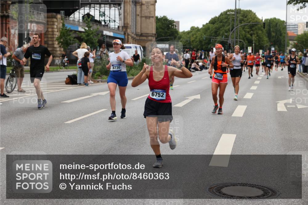 29.06.2025 - hella hamburg halbmarathon Yannick Fuchs http://msf.ph/oto/8460363 29.06.2025 10:56:40 20KM 1114, 1194, 1212, 1264, 1432, 1531, 1573, 1674, 1851, 2447, 2911, 3001, 3740, 4511, 6311, 6602, 6752, 7453, 7869, 8045, 8068, 8624, 8730, 11180, 12008, 12156, 12286, 13498, 13874, 14348, 14368, 14677, 16654, 16688, 17096, 17119, 17142, 18382, 18530 meine-sportfotos.de