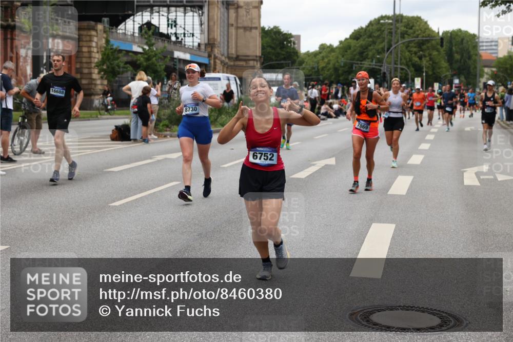 29.06.2025 - hella hamburg halbmarathon Yannick Fuchs http://msf.ph/oto/8460380 29.06.2025 10:56:40 20KM 1114, 1194, 1212, 1264, 1432, 1531, 1573, 1674, 1851, 2447, 2911, 3001, 3740, 4511, 6311, 6602, 6752, 7453, 7869, 8045, 8068, 8624, 8730, 11180, 12008, 12156, 12286, 13498, 13874, 14348, 14368, 14677, 16654, 16688, 17096, 17119, 17142, 18382, 18530 meine-sportfotos.de