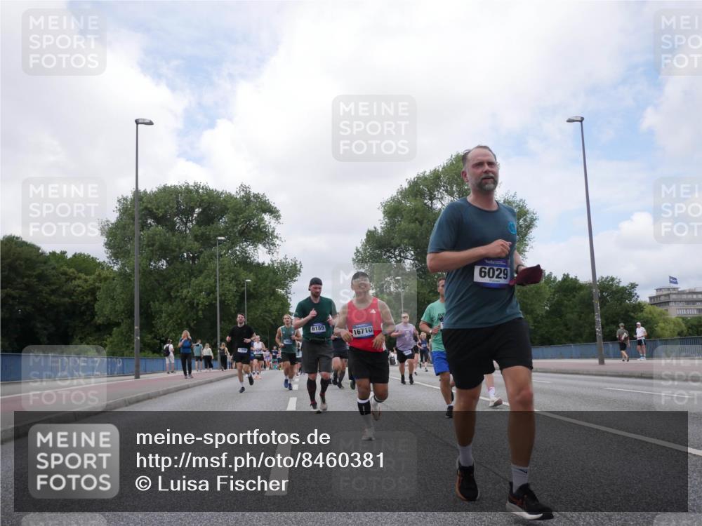 29.06.2025 - hella hamburg halbmarathon Luisa Fischer http://msf.ph/oto/8460381 29.06.2025 10:38:45 Kennedybrücke 6189, 16710, 6029, 2787, 3828, 4965, 5147, 6029, 6189, 6471, 6867, 8567, 9470, 9819, 10360, 10565, 10652 meine-sportfotos.de